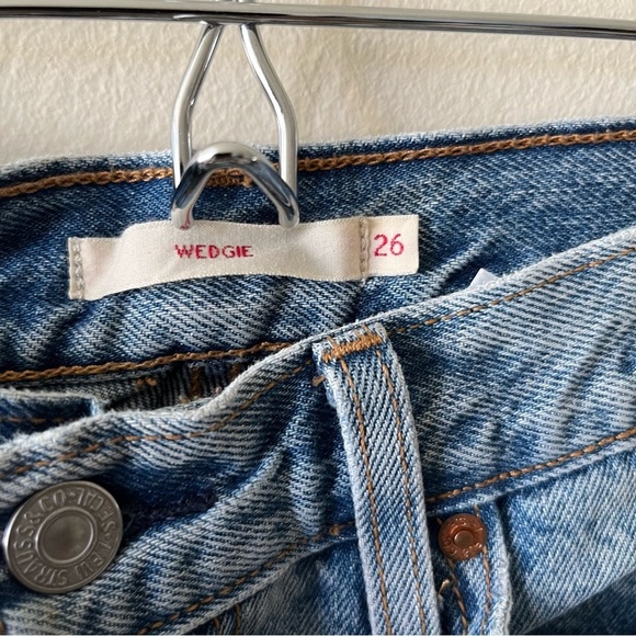 Levi's Premium Wedgie Jeans Medium Wash Fray Hem Button Fly High Waist 26 - Picture 12 of 15
